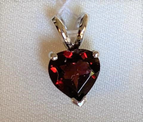 Heart shaped 9mm Garnet pendant set on White Gold