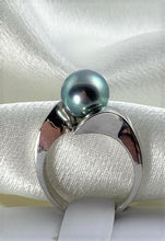 Load image into Gallery viewer, 14KT White Gold Tahitian Black Grey Pearl Ring Size 5.5
